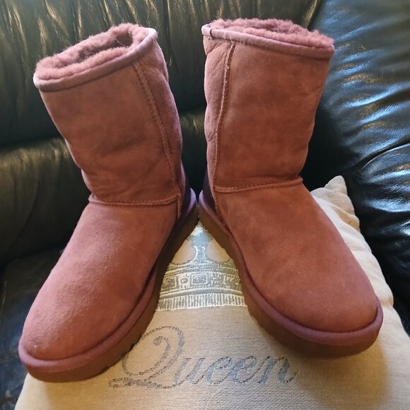 *Rare* UGG Women's Classic Short II Metallic Boots - Picture 7 of 14